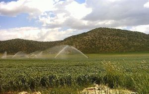 توسعه اجرای سامانه‌های نوین آبیاری به کمک مدیریت مصرف آب می‌آید