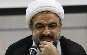 دشمن با هدف قرار دادن رهبری به دنبال ضربه زدن به ایران است