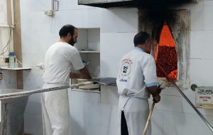 پخت و توزیع روزانه ۷۰ هزار قرص نان صلواتی برای زائران