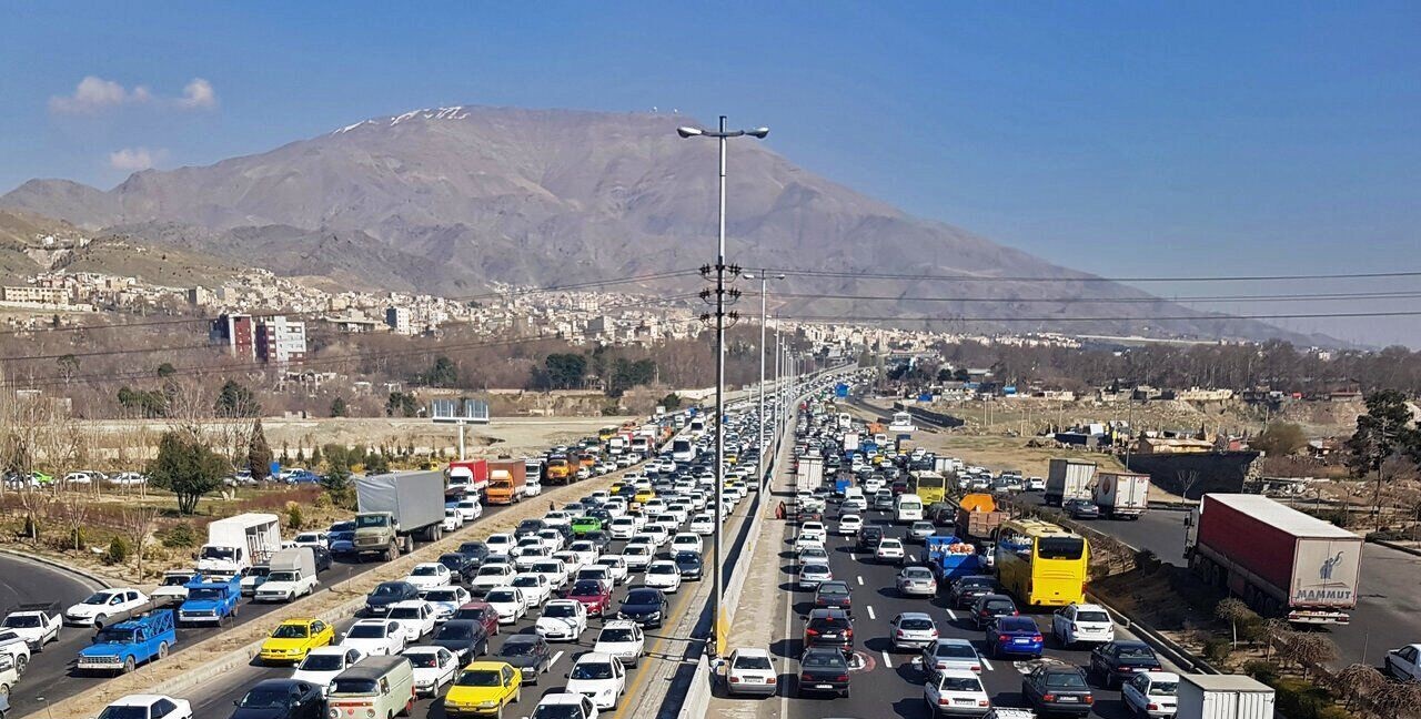 ترافیک سنگین در ساعات پیک در تقاطع فردوسی – صدوقی