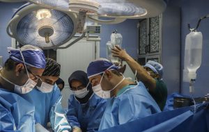 انجام موفقیت آمیز جراحی انحراف چشم در مرکز آموزشی درمانی کامکار عرب نیا قم