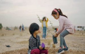 کودکان قمی برای آزادی فلسطین نهال زیتون کاشتند+فیلم
