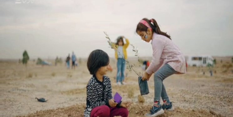 کودکان قمی برای آزادی فلسطین نهال زیتون کاشتند+فیلم